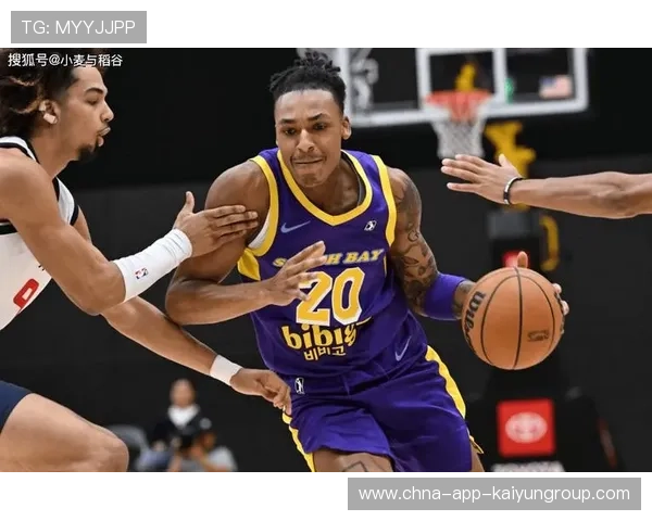 湖人侧翼接球就投，三分空心入网